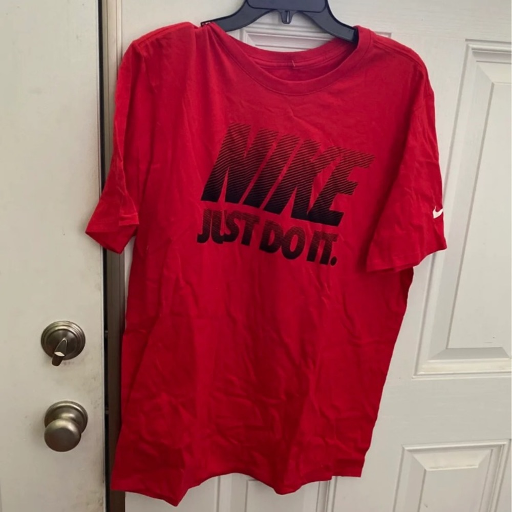 New men’s Nike t- shirt